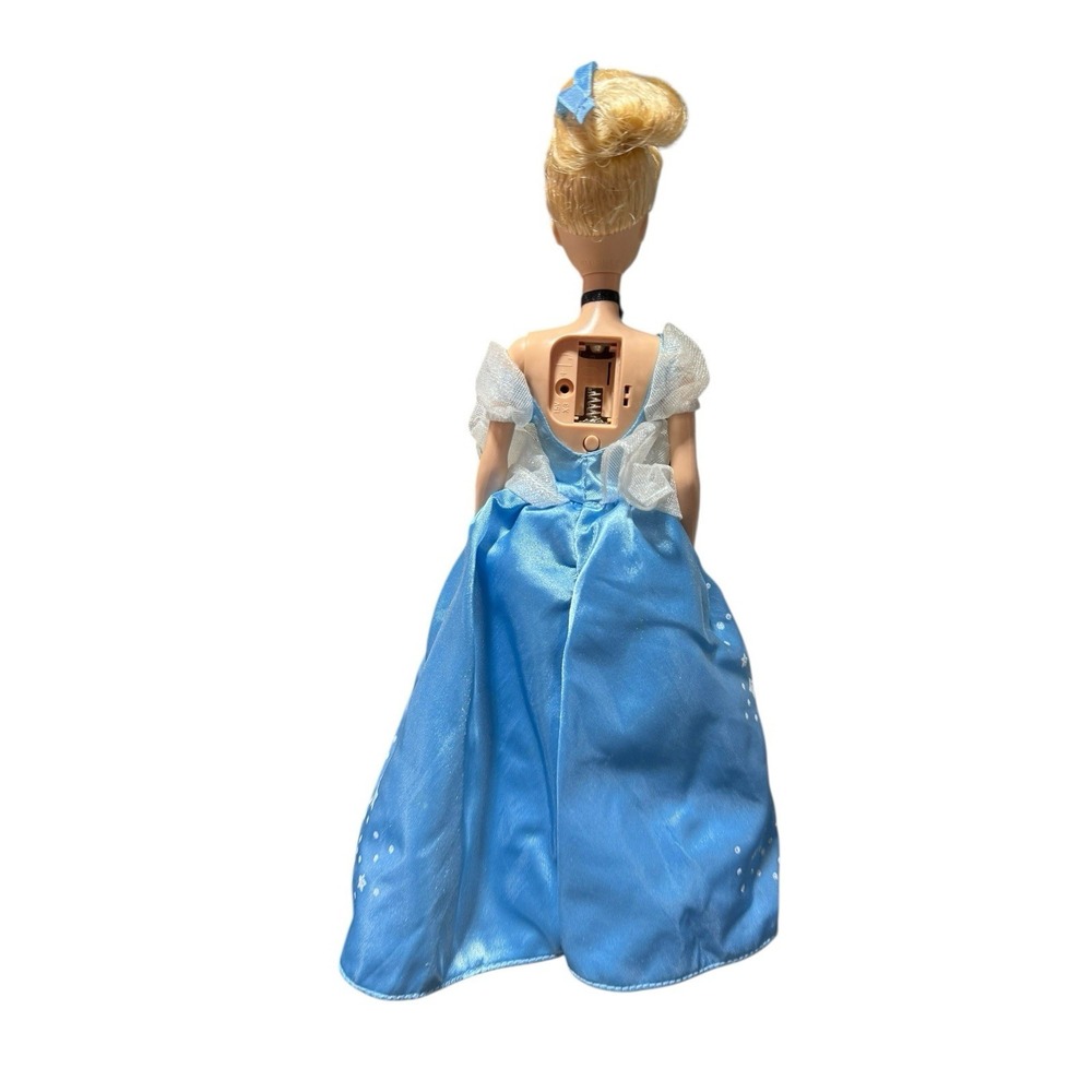 Disney‎ Princess Cinderella Barbie Doll Light Feet Dress - Picture 4 of 11